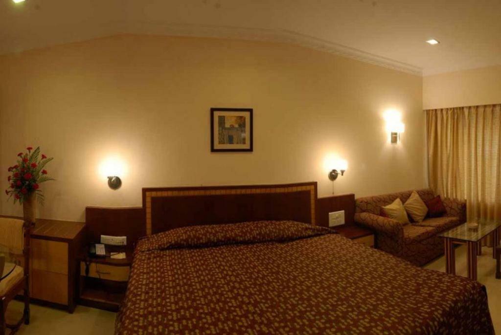 Hotel Juhu Plaza Mumbai Exterior foto